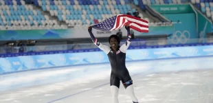 Erin Jackson u bë gruaja e parë me ngjyrë që fitoi medaljen e artë në patinazhin e shpejtë