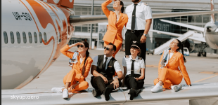 Kompania ajrore ukrainase ndryshoi kodin e veshjes, stjuardesat mund të veshin atlete dhe pantollona